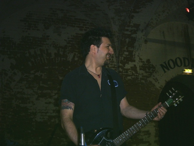 Guitar: Chris van Helsing 29.05.2004